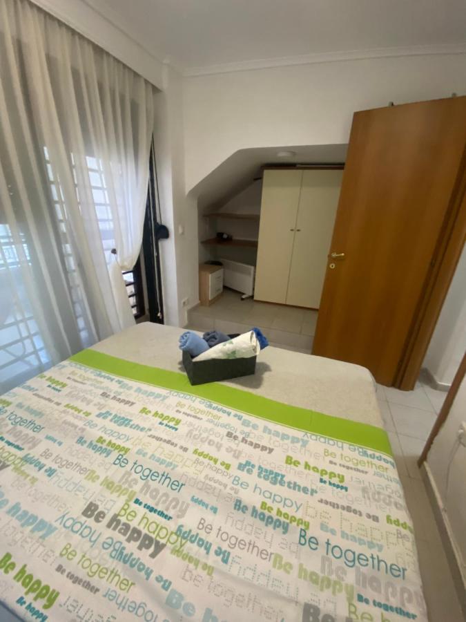 Lovely 2-Bedroom Appartement With Free Parking Agía Triás Dış mekan fotoğraf