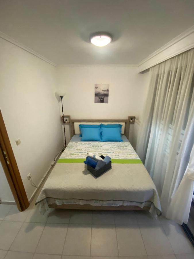 Lovely 2-Bedroom Appartement With Free Parking Agía Triás Dış mekan fotoğraf